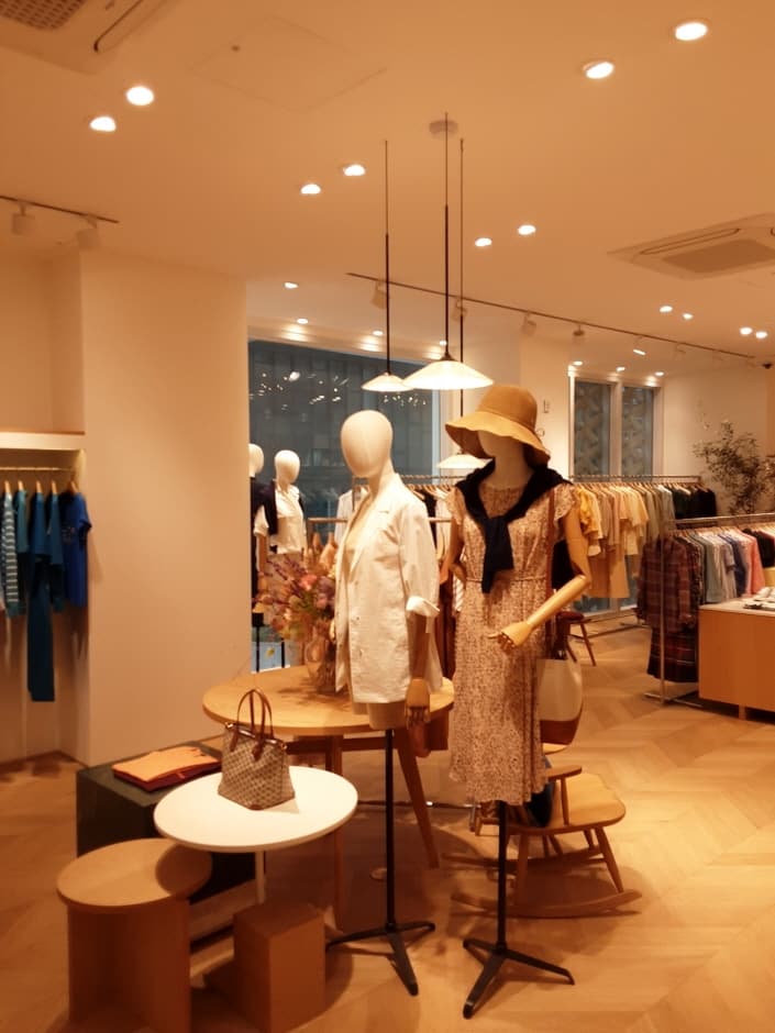 Lf Hazzys - Myeong-dong [Tax Refund Shop] (LF(명동헤지스종합))