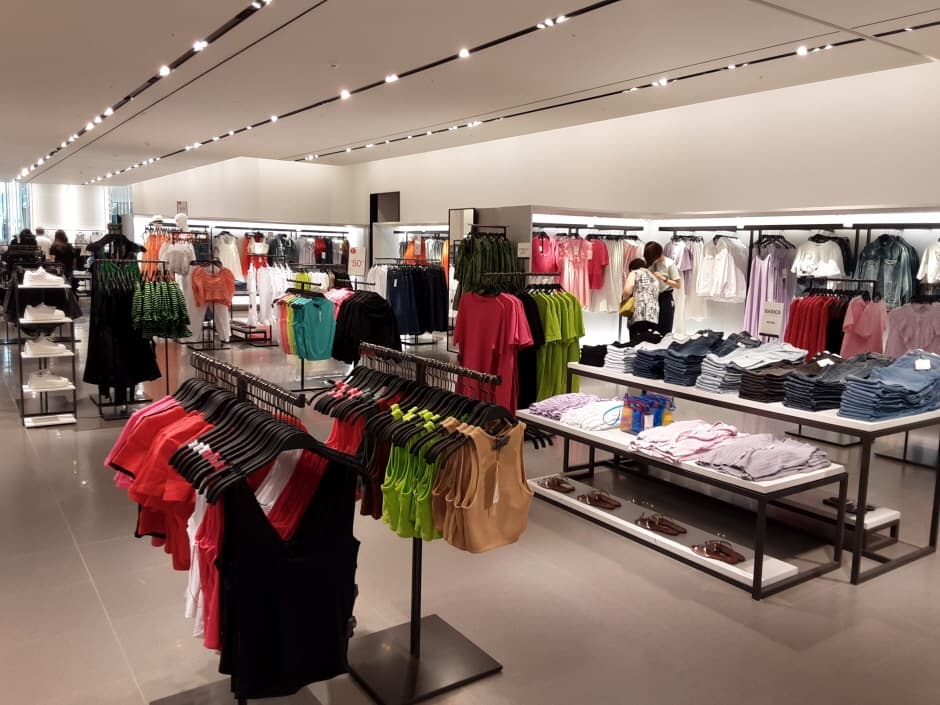 Zara - Starfield Hanam Branch [Tax Refund Shop] (자라 스타필드 하남점)