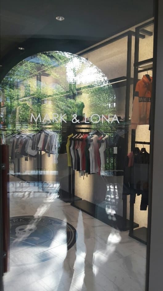 Mark & Lona - Shinsegae Siheung Branch [Tax Refund Shop] (마크앤로나 신세계시흥)