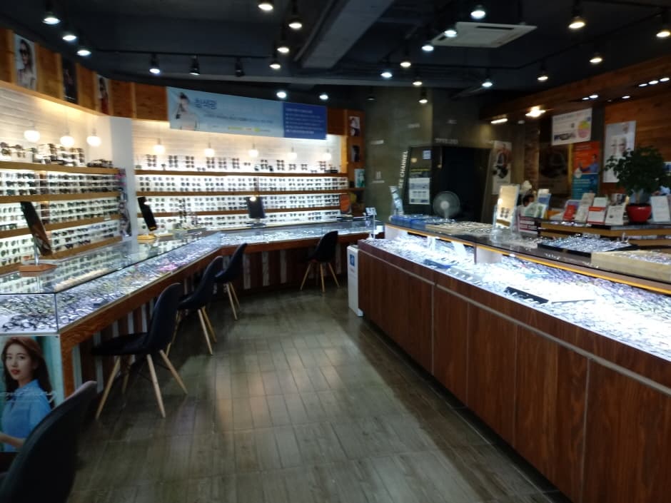 See Channel Eyewear - Daegu Dongseong-ro Branch [Tax Refund Shop] (씨채널한일로안경 대구동성로)
