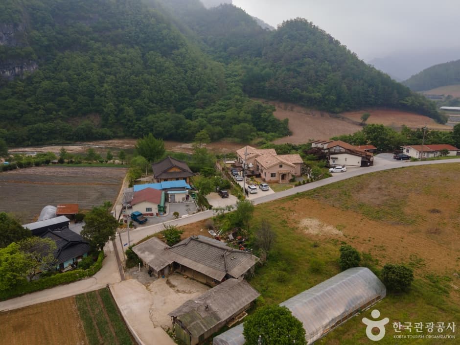Deokwoo Experience Village (덕우리체험마을)