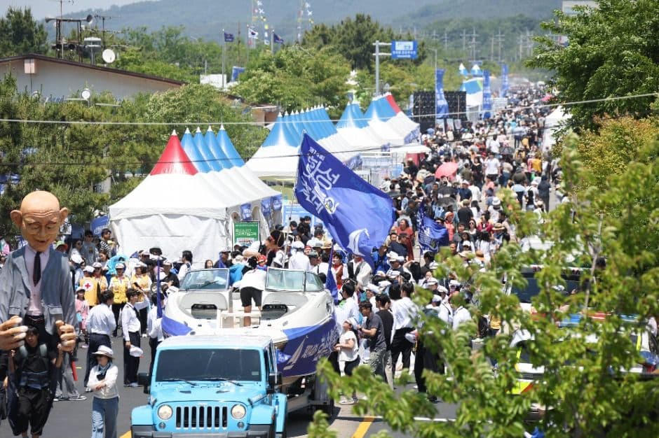 Hwaseong Boating Festival (화성 뱃놀이 축제)