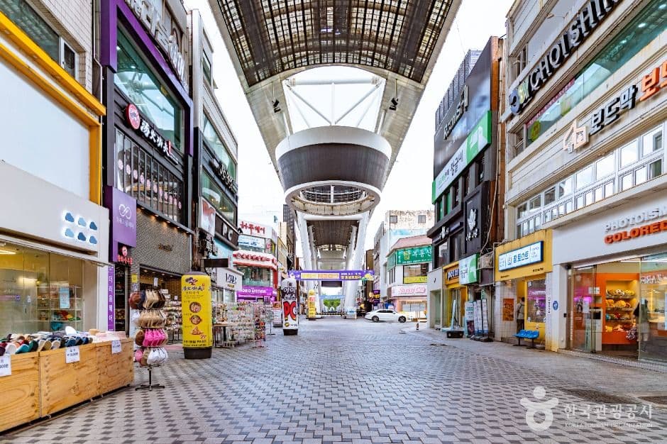 Euneungjeongi Culture Street (으능정이문화의거리)