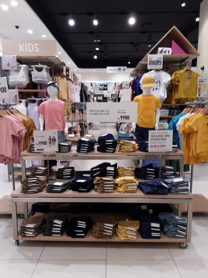 Uniqlo - Hyundai D-CUBE City Branch [Tax Refund Shop] (유니클로 디큐브시티)