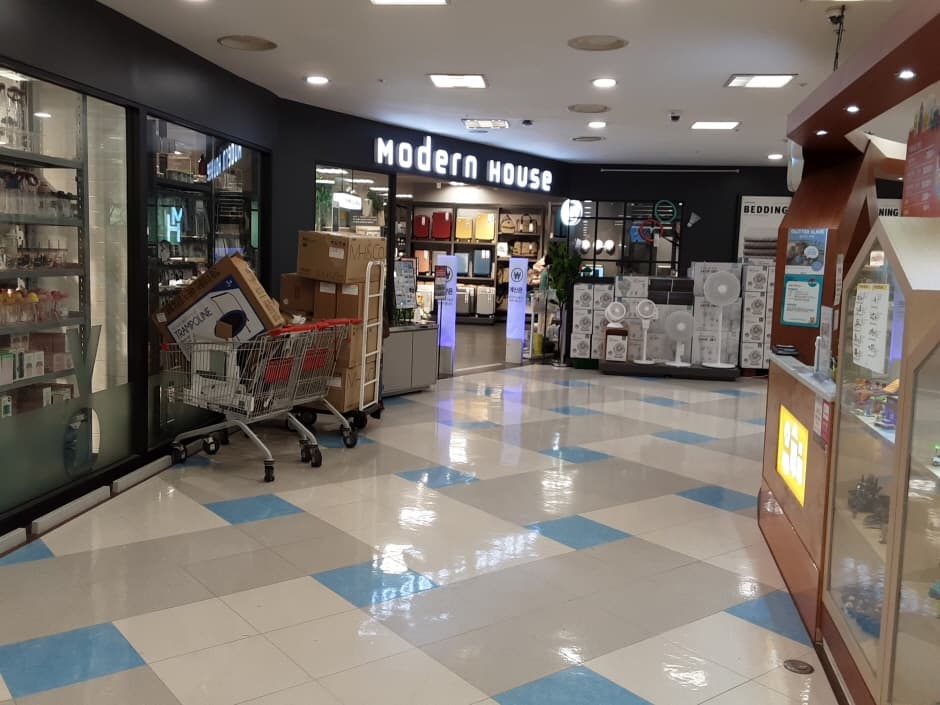 Mh Modern House - Homeplus Gimhae Branch [Tax Refund Shop] (MH 모던하우스 홈플러스김해)