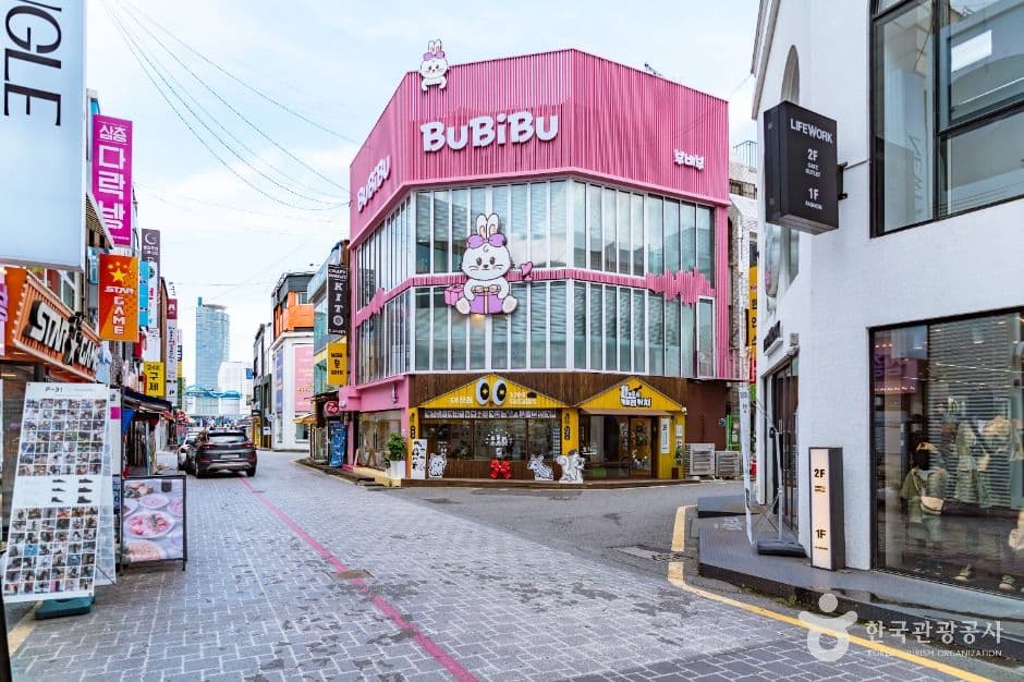 Euneungjeongi Culture Street (으능정이문화의거리)