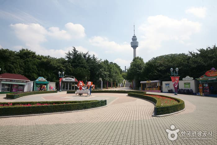 E-World Sledding Hills (이월드 눈썰매장)