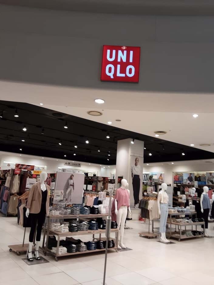 Uniqlo - Hyundai D-CUBE City Branch [Tax Refund Shop] (유니클로 디큐브시티)