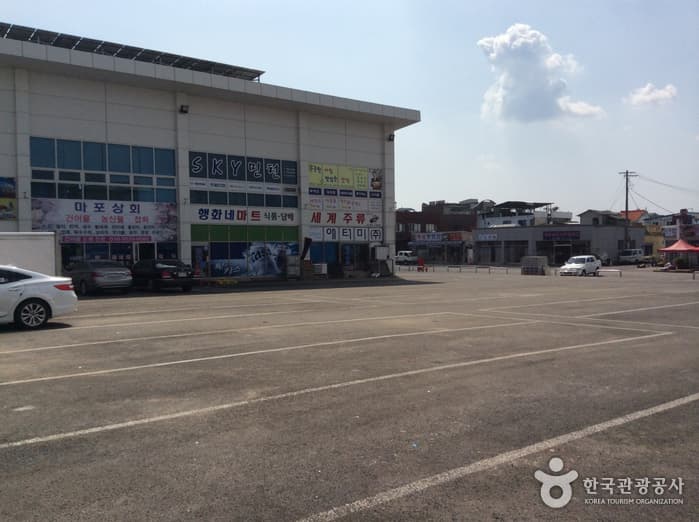 Buyeo Market & Baengmagang Moonlight Night Market (부여장 (5, 10일) / 백마강달밤야시장)