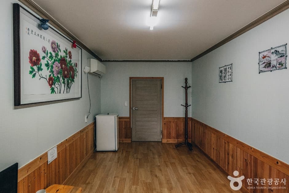 Geomokjang Minbak Lodging (거목장민박)