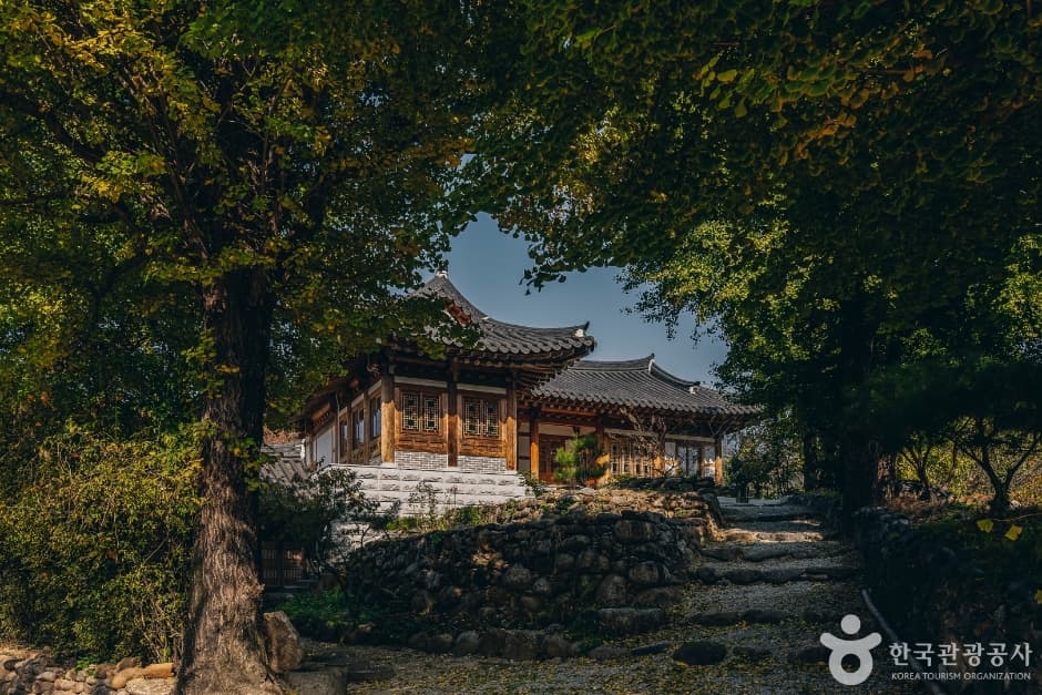 Jirisan Hanok Village (지리산한옥마을)