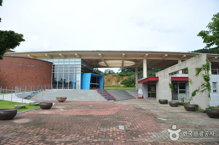 Sunchang Traditional Paste Museum (순창장류박물관)