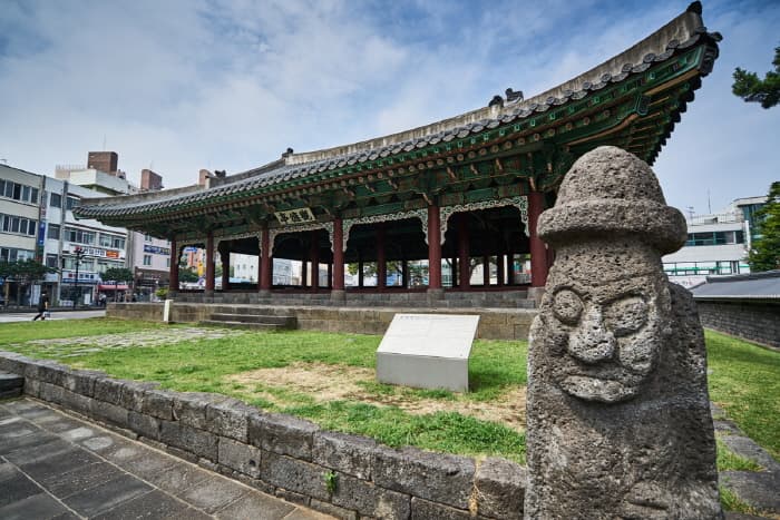 Gwandeokjeong Pavillion (Jeju) [관덕정(제주)]