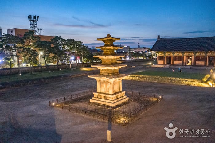 Five-story Stone Pagoda at Jeongnimsa Temple Site [UNESCO World Heritage] (부여 정림사지 오층석탑 [유네스코 세계문화유산])