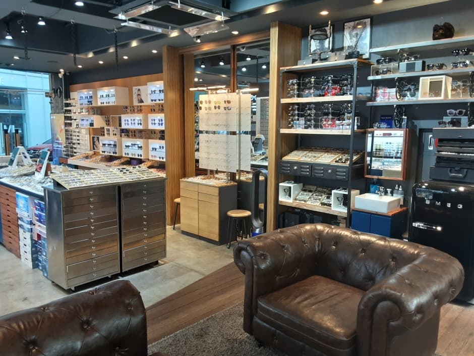 Eye Dear - Apgujeong Branch [Tax Refund Shop] (아이디어 압구정 [사후면세점])