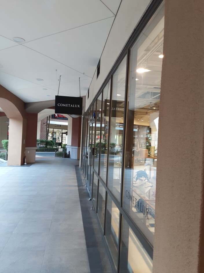 Cometa Lux - Shinsegae Paju Branch [Tax Refund Shop] (코메타엘엑스 신세계파주)