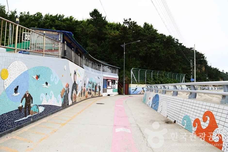Yeongdo Haenyeo Culture Exhibition Hall (영도해녀문화전시관)