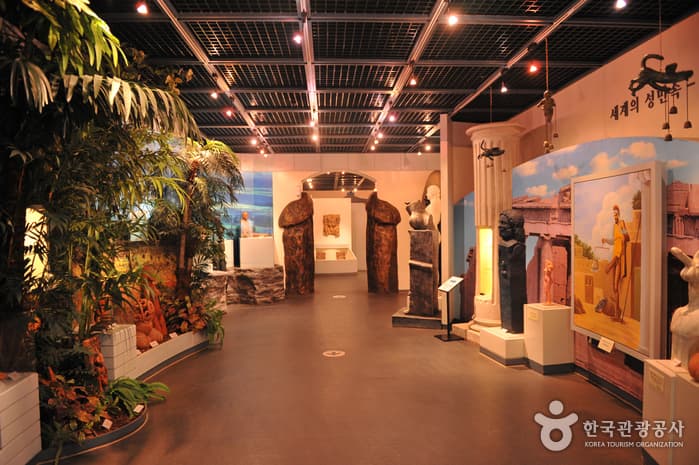 Samcheok Fishing Village Folk Museum (삼척 어촌민속전시관)