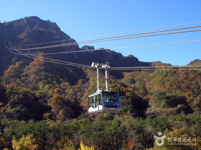 Seoraksan Gwongeumseong Fortress (설악산 권금성)