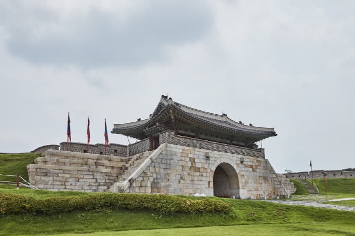 Changnyongmun Gate (창룡문)