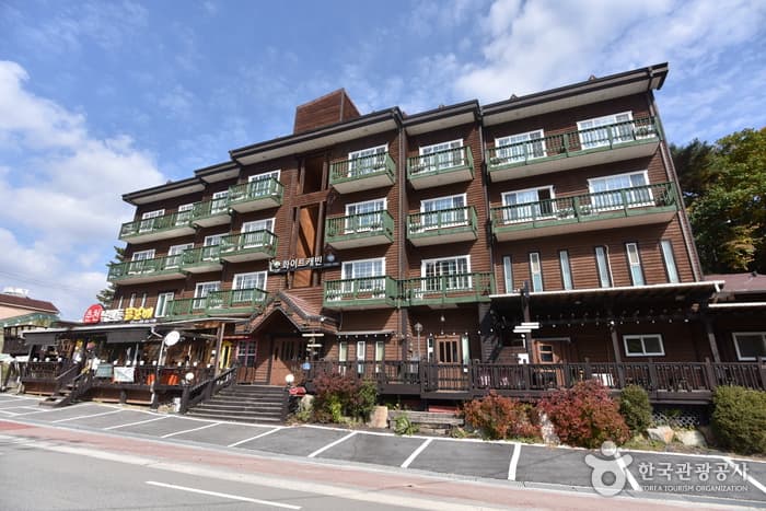 WHITE CABIN (화이트캐빈)