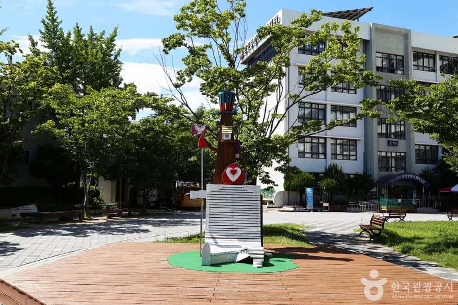 Gamman Creative Community Space (감만창의문화촌)