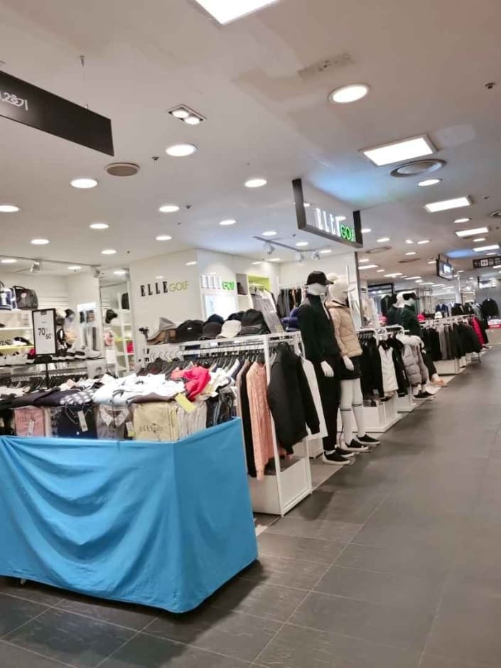 Elle Golf - Newcore Pyeongchon Branch [Tax Refund Shop] (엘르골프 뉴코아 평촌)