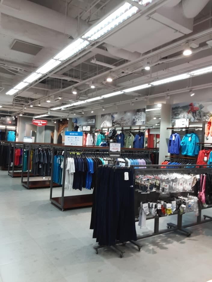 The North Face - Shinsegae Paju Branch [Tax Refund Shop] (노스페이스 신세계파주)