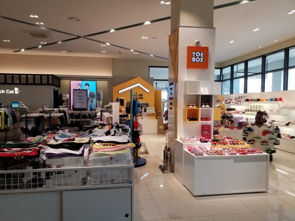 Toebox Korea - Hyundai Songdo Branch [Tax Refund Shop] (토박스코리아 현대송도)