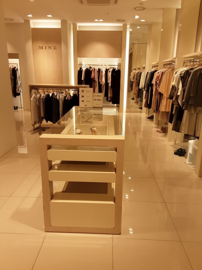 The Handsome - Jeonju Outlets Branch [Tax Refund Shop] (한섬 전주아울렛)