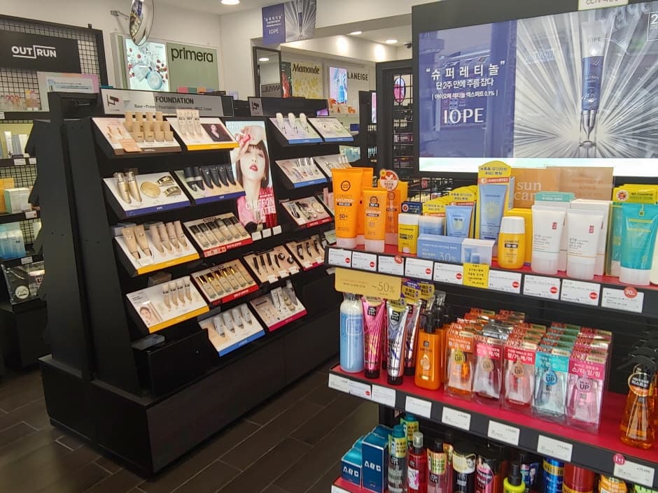 Aritaum - Hankuk Univ. of Foreign Studies Station Branch [Tax Refund Shop] (아리따움 외대역)