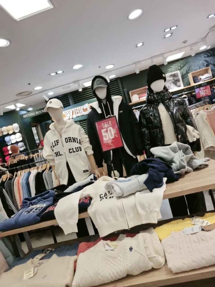 WHO.A.U - 2001 Outlet Junggye Branch [Tax Refund Shop]  (후아유 2001아울렛 중계)