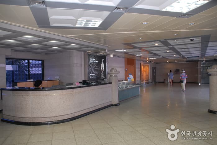 Buyeo National Museum (국립부여박물관)