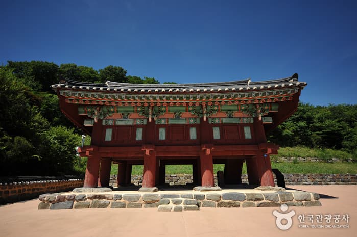 Jeoksangsan National History Archives Site (적상산사고지)