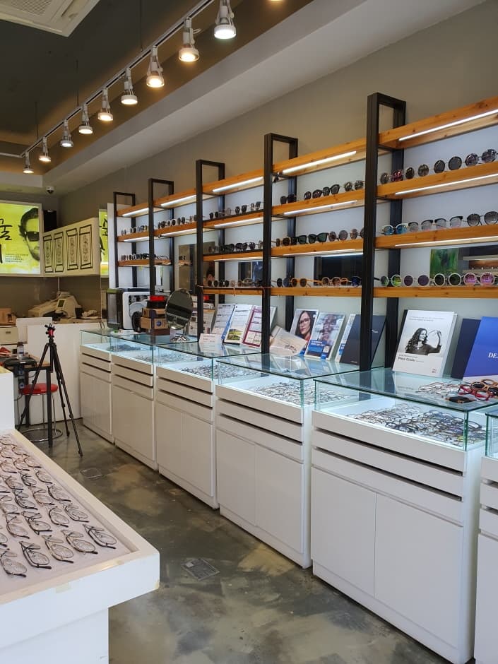Eye Dear - Ewha Womans Univ. Branch [Tax Refund Shop] (아이디어안경 이대)