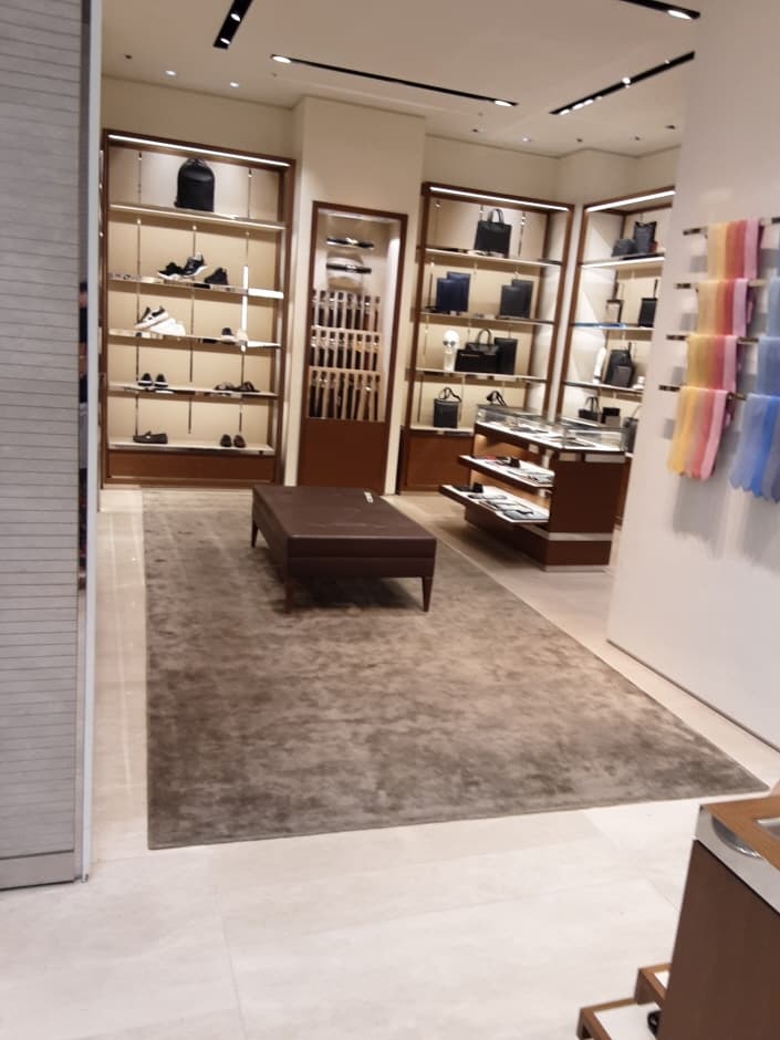 Ferragamo - Lotte Gwangju Branch [Tax Refund Shop] (페레가모 롯데 광주점)