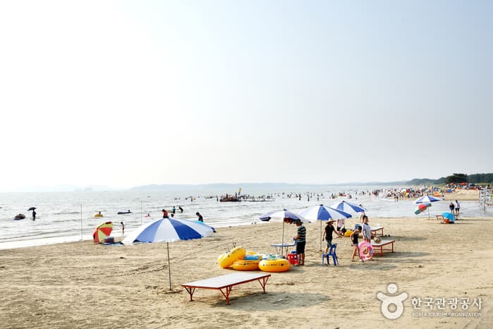 Cheongpodae Beach (청포대해수욕장)