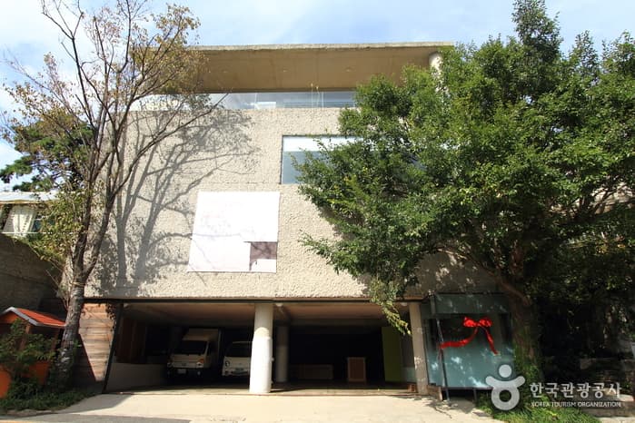 Johyun Gallery (조현화랑)