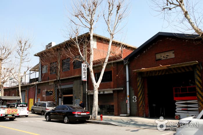 Daelim Changgo Gallery (성수동 대림창고 갤러리)