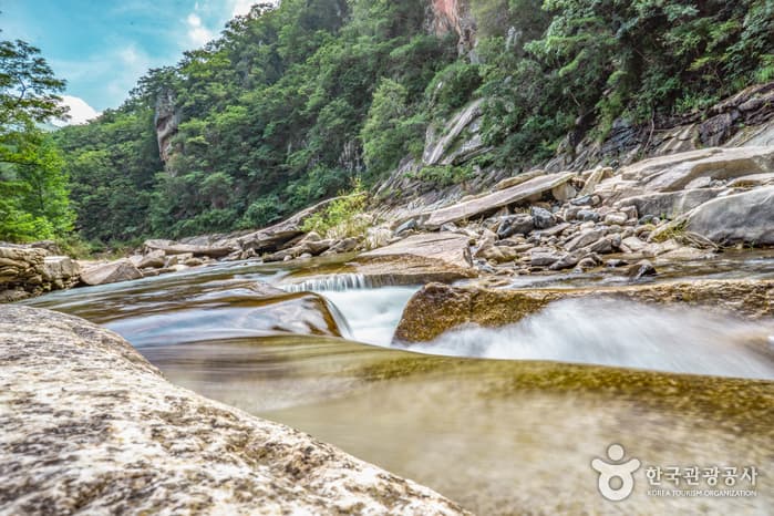 Seonamgyegok Valley (Haseonam Rock) (선암계곡(하선암))