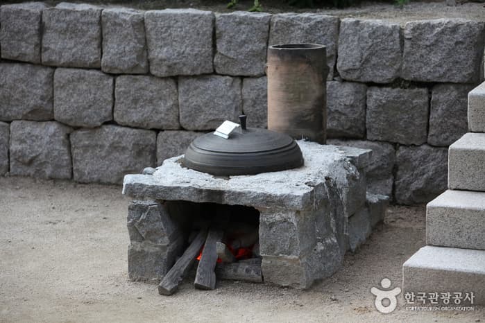Haepungbuwongun Yun Taekyeong's Jaesil (해풍부원군윤택영댁재실)