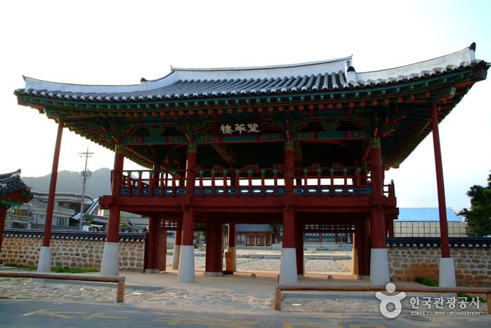 Naju Geumseonggwan Hall (나주 금성관)