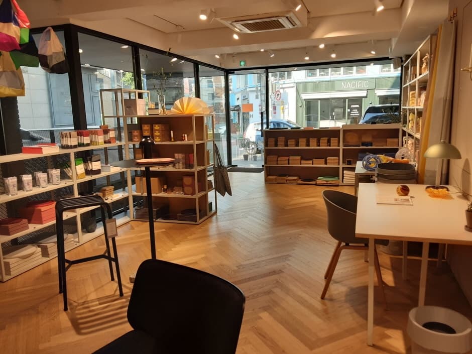 Hay - Garosu Branch [Tax Refund Shop] (헤이 가로수)