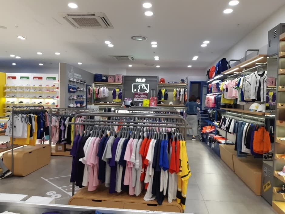 MLB Kids - Shinsegae Siheung Branch [Tax Refund Shop] (MLB키즈 신세계시흥)