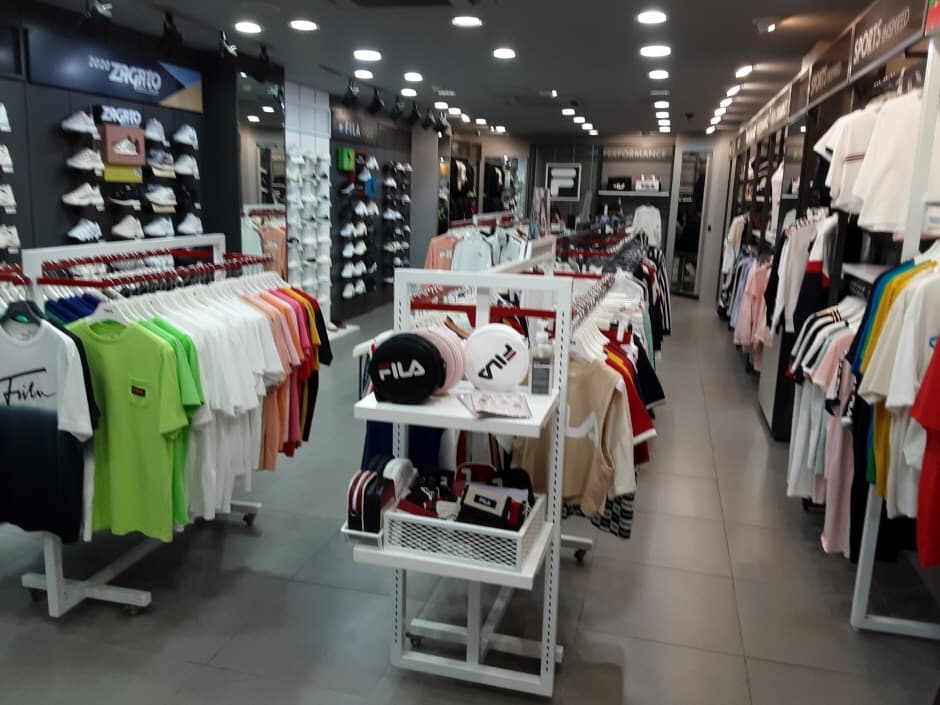 Fila - Jeju Chilseong Branch [Tax Refund Shop] (휠라 제주칠성)