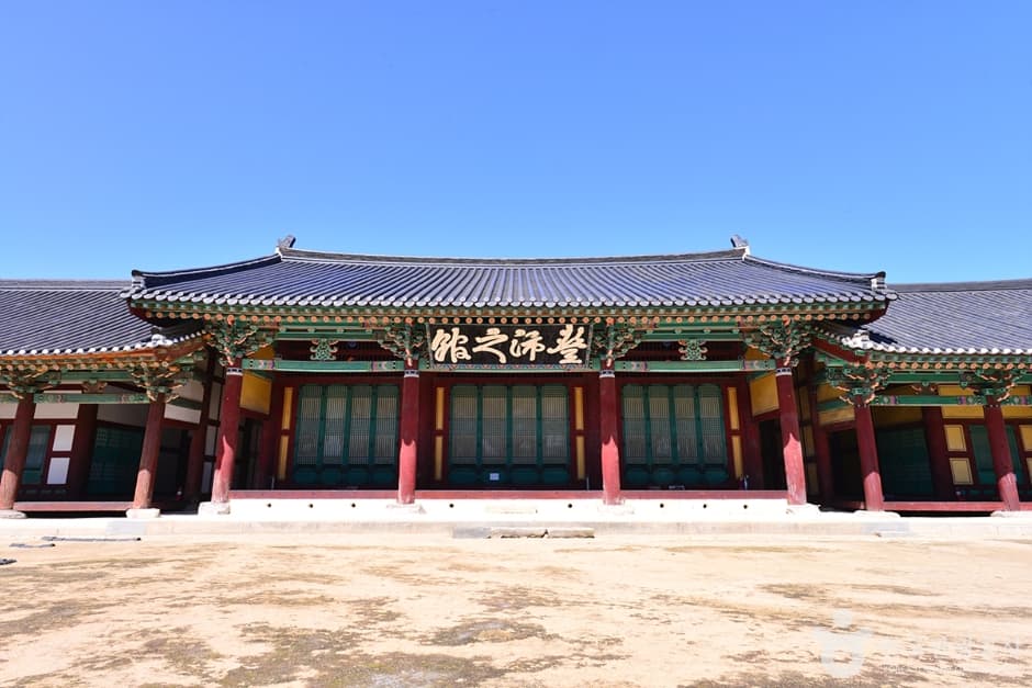 Jeonju Pungpaejigwan Guesthouse (전주 풍패지관 (전주객사))