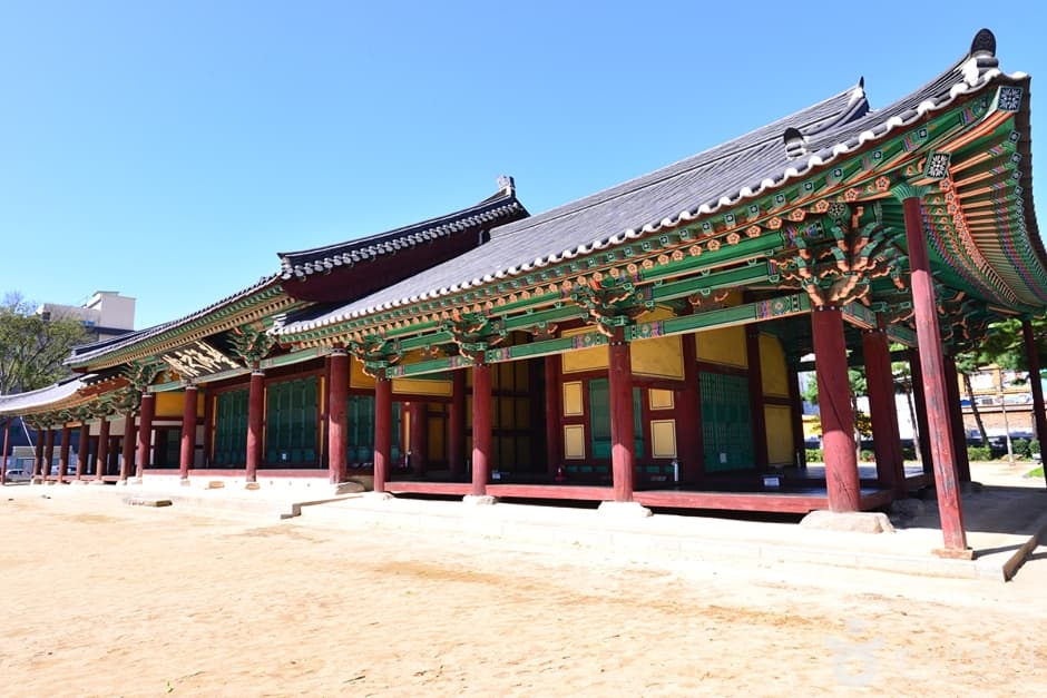 Jeonju Pungpaejigwan Guesthouse (전주 풍패지관 (전주객사))