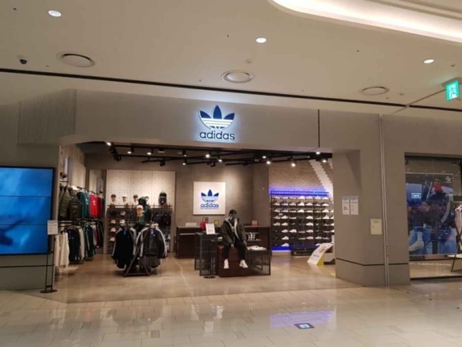 Adidas [Tax Refund Shop] (아디다스)