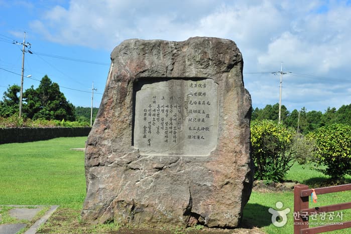 Honinji Pond (혼인지)