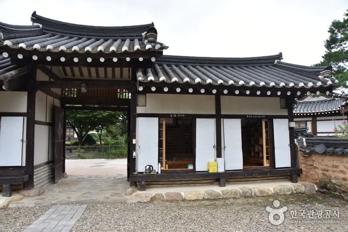 Tohyang traditional house (토향고택)
